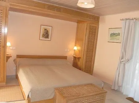 Le Clos Fleuri Hotel *