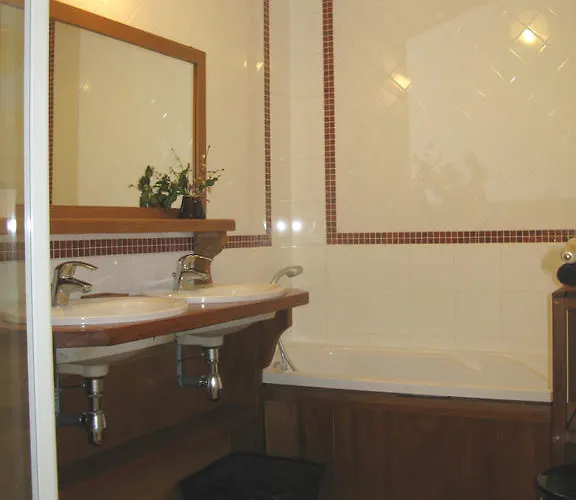 Le Clos Fleuri Hotel *